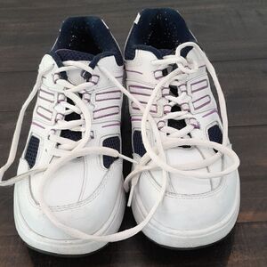 Curves for women sneakers size 9 good condition